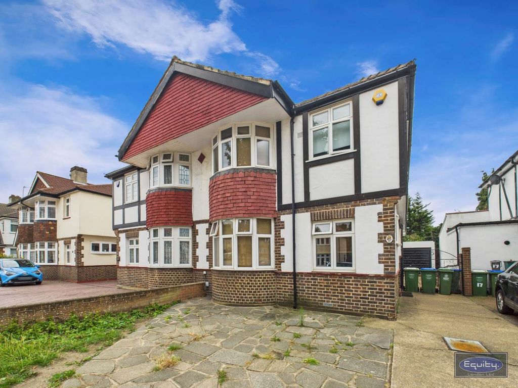 Property photo 1 of 18 External