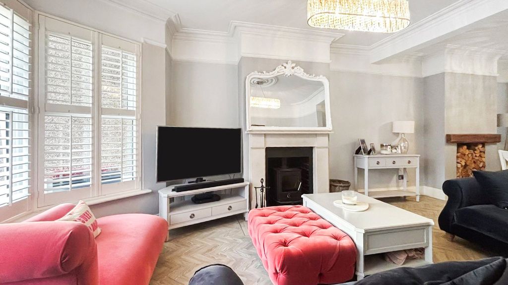 Property photo 3 of 23 Lounge/Dining Room