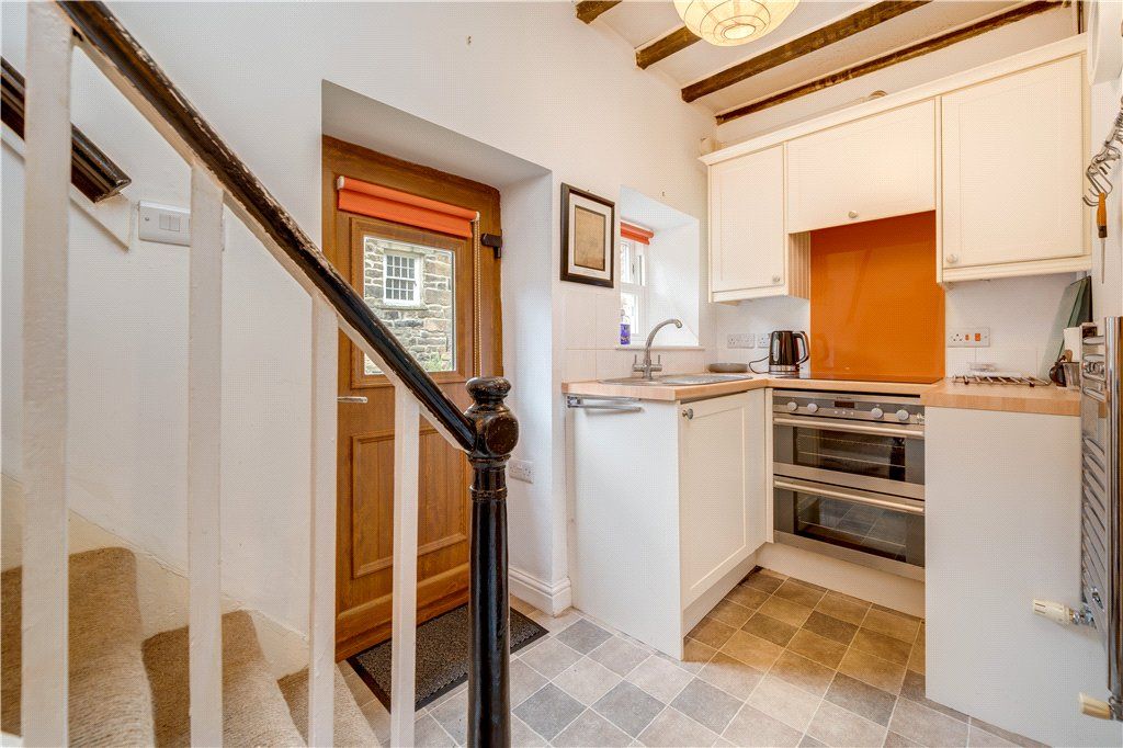 Property photo 3 of 11 Kitchen