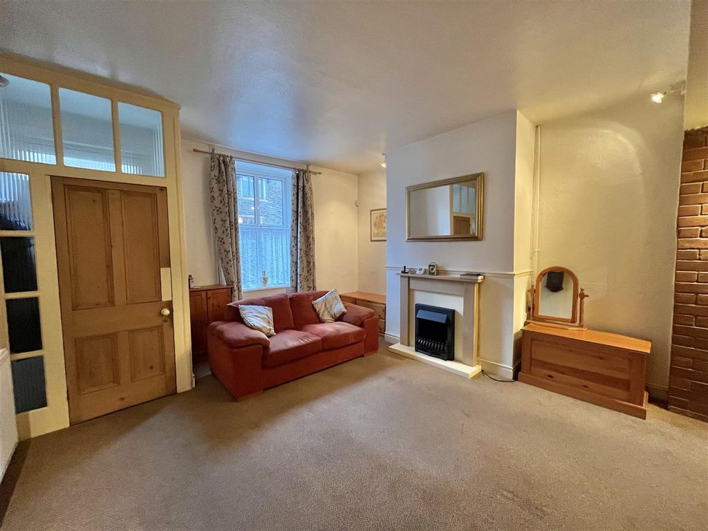 Property photo 2 of 8 Lounge