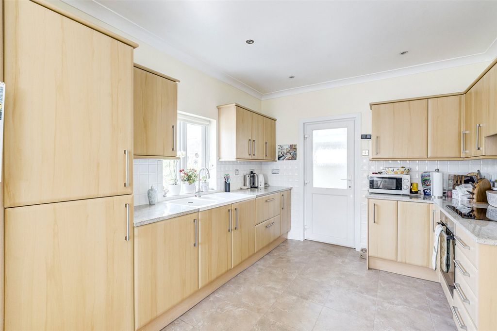 Property photo 3 of 31 Picture No. 17