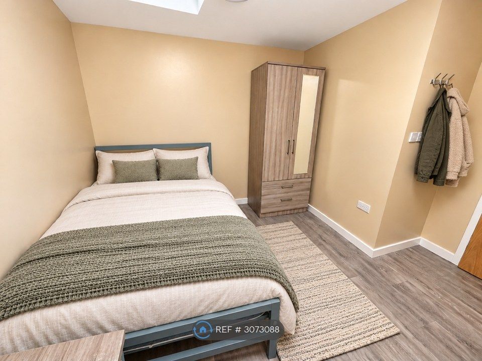 Property photo 2 of 9 Bedroom