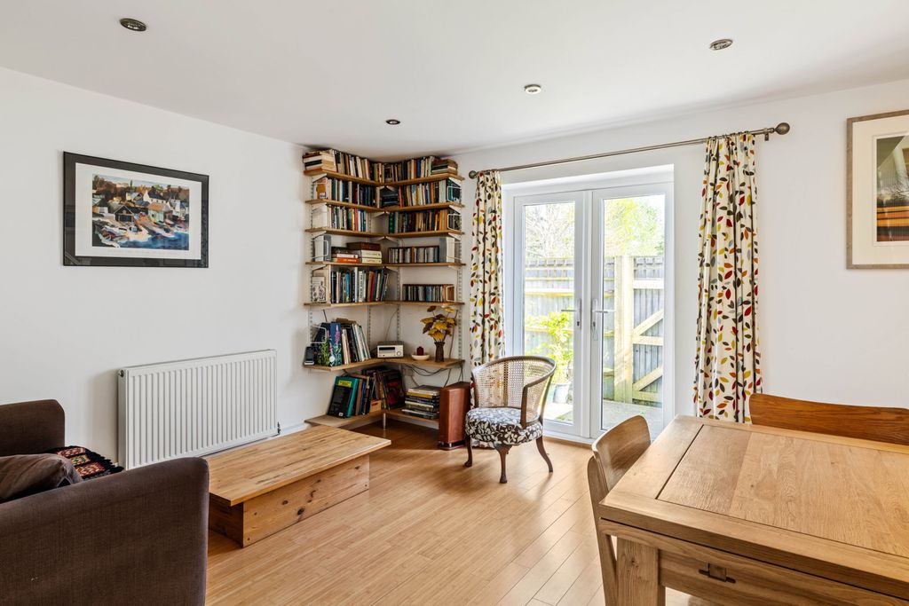 Property photo 3 of 11