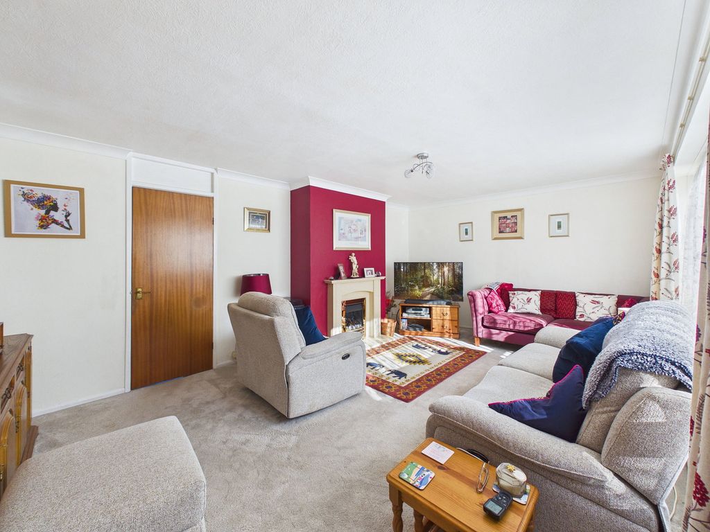 Property photo 2 of 28