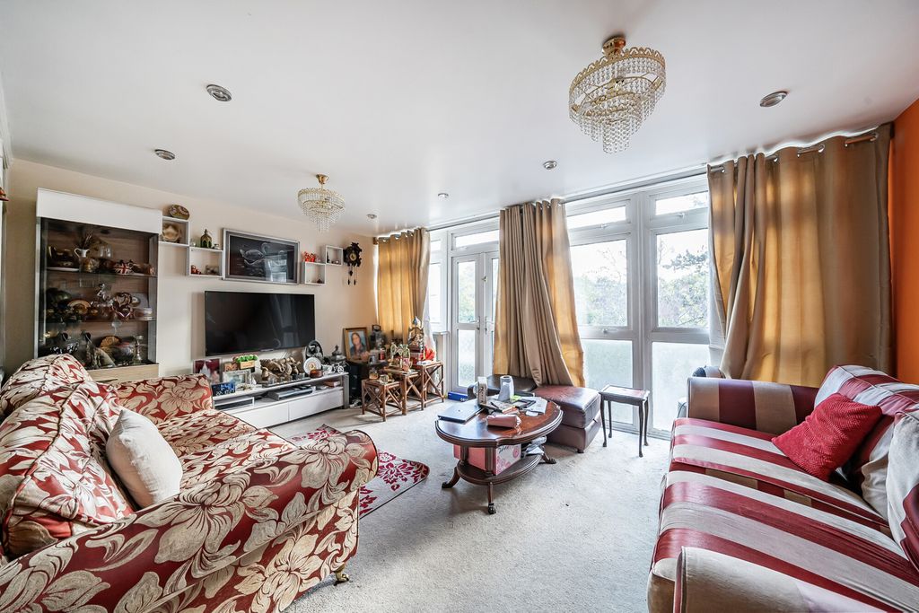 Property photo 2 of 18 1373392-20-68Ff81...