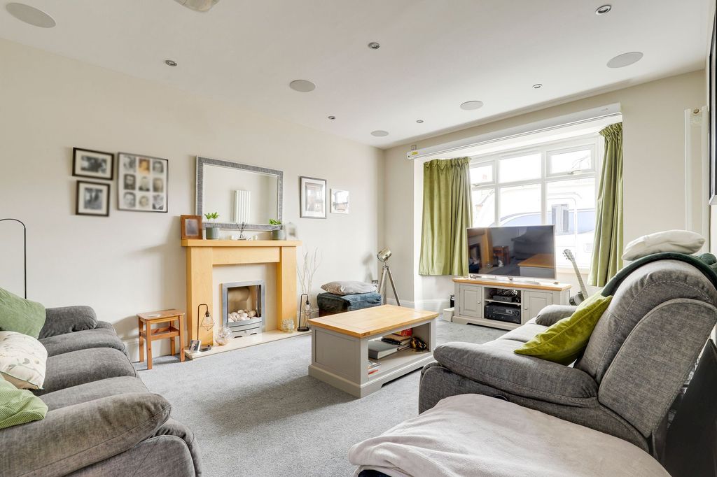 Property photo 2 of 30