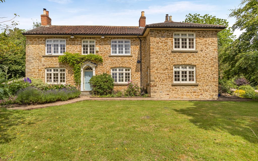 Property photo 2 of 39