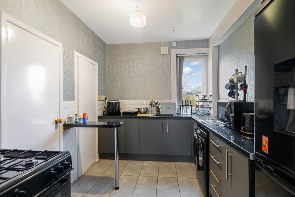 Property photo 3 of 21 Picture No. 06