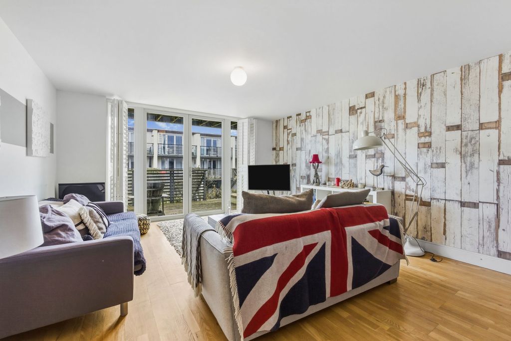 Property photo 3 of 25