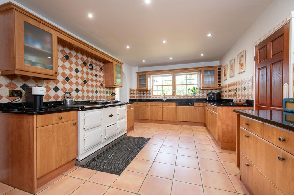 Property photo 3 of 33 Image