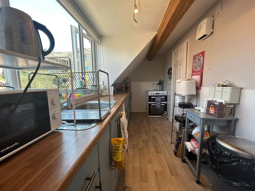 Property photo 3 of 5 Kitchen