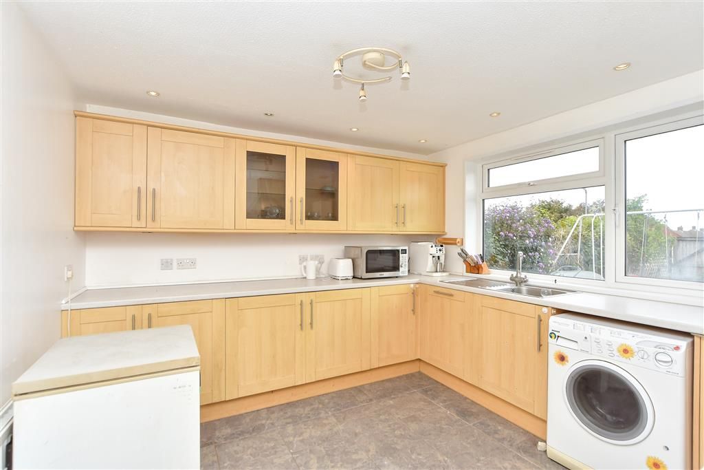Property photo 2 of 6 Kitchen
