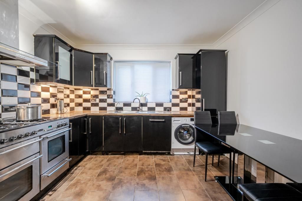 Property photo 3 of 20 Kitchen