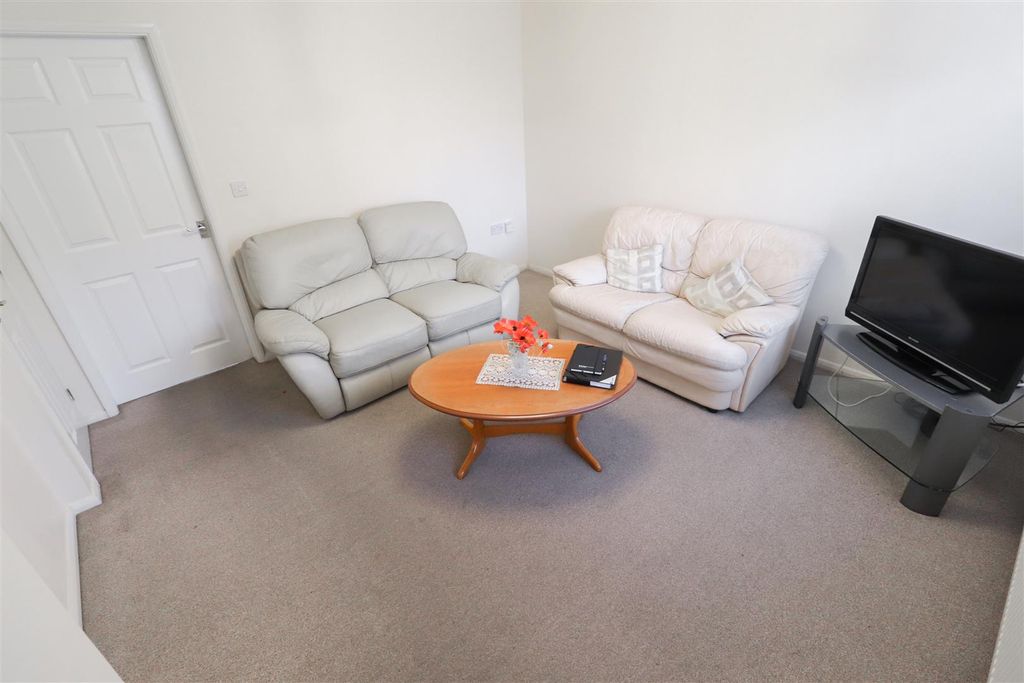 Property photo 2 of 16 24 Rodyard Way-9.Jpg