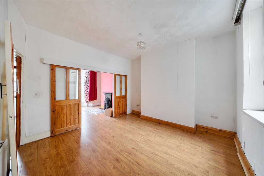 Property photo 3 of 25 1370970-12-6901Fba7E6A57.Jpg