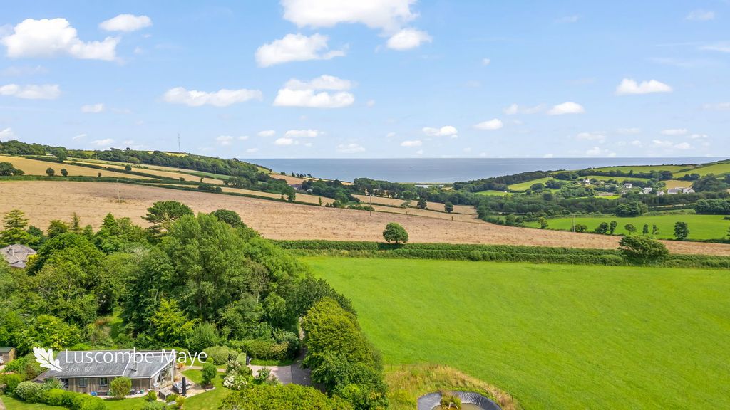 Property photo 2 of 28