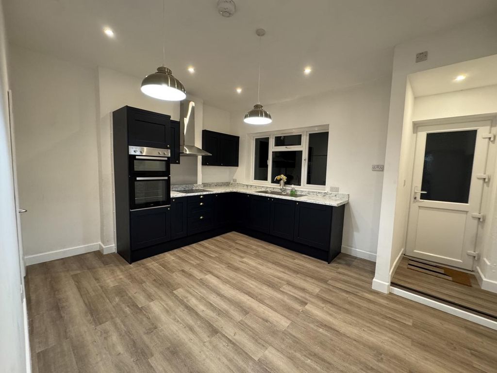 Property photo 2 of 19 Kitchen