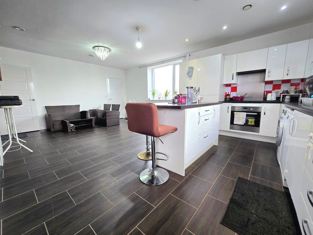 Property photo 1 of 12 5