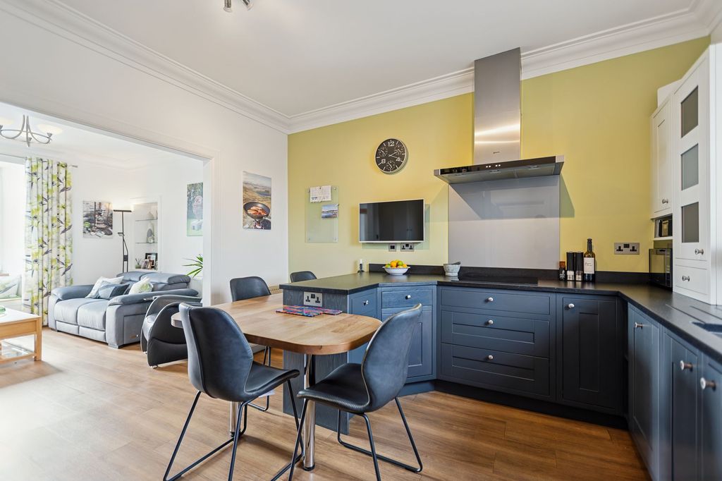 Property photo 3 of 38