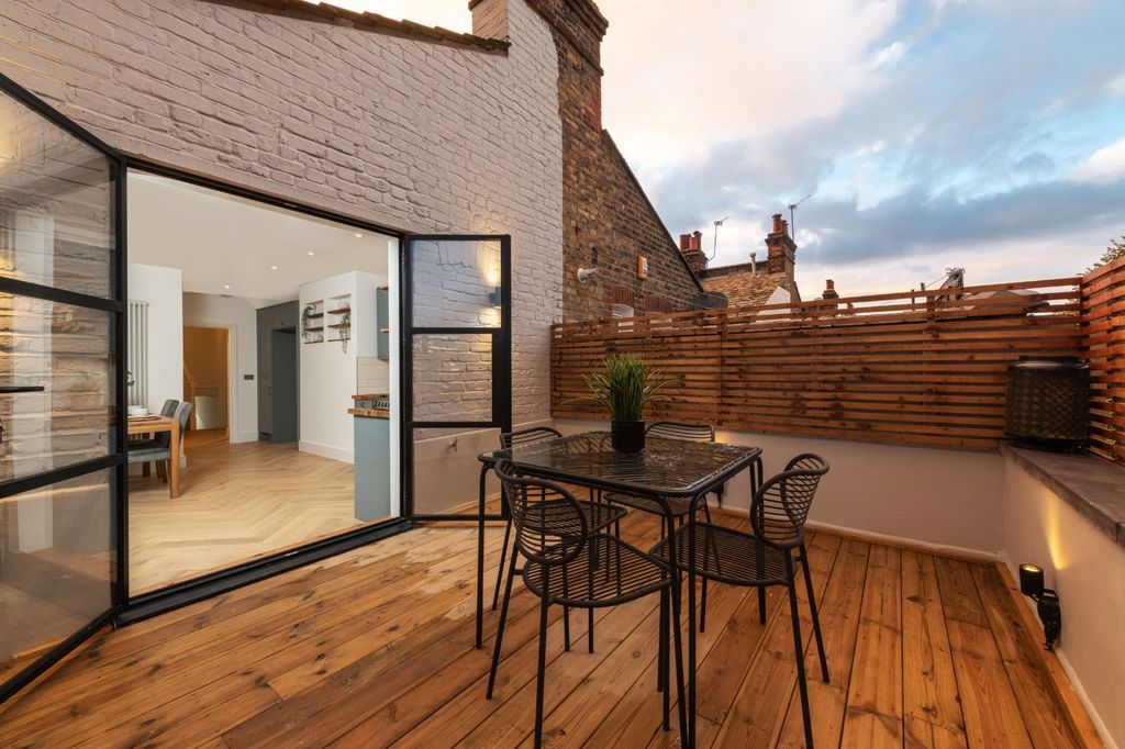 Property photo 1 of 9 Terrace