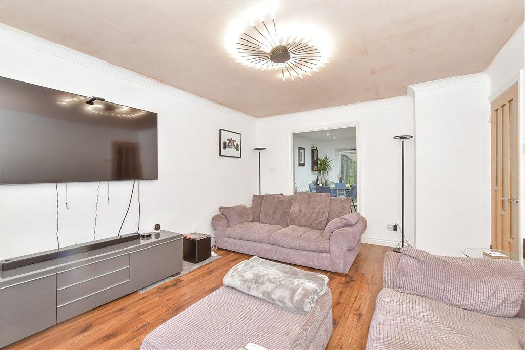 Property photo 1 of 13 Lounge