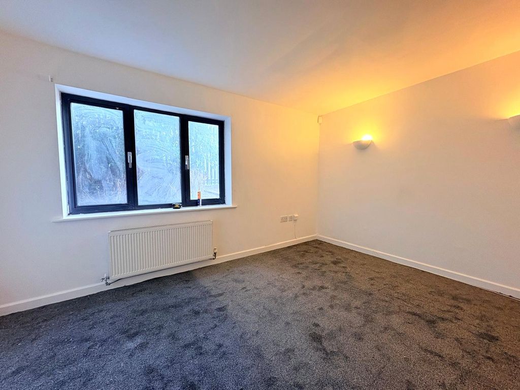 Property photo 3 of 7 Picture No. 11