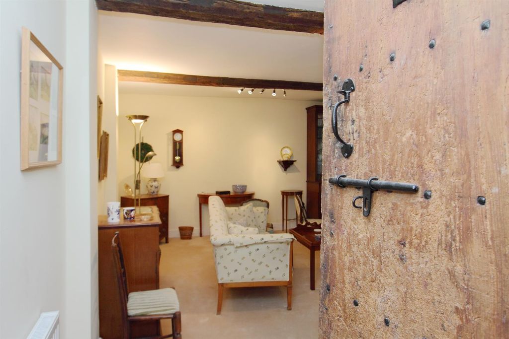 Property photo 2 of 16 103 The Close Ph10.Jpg