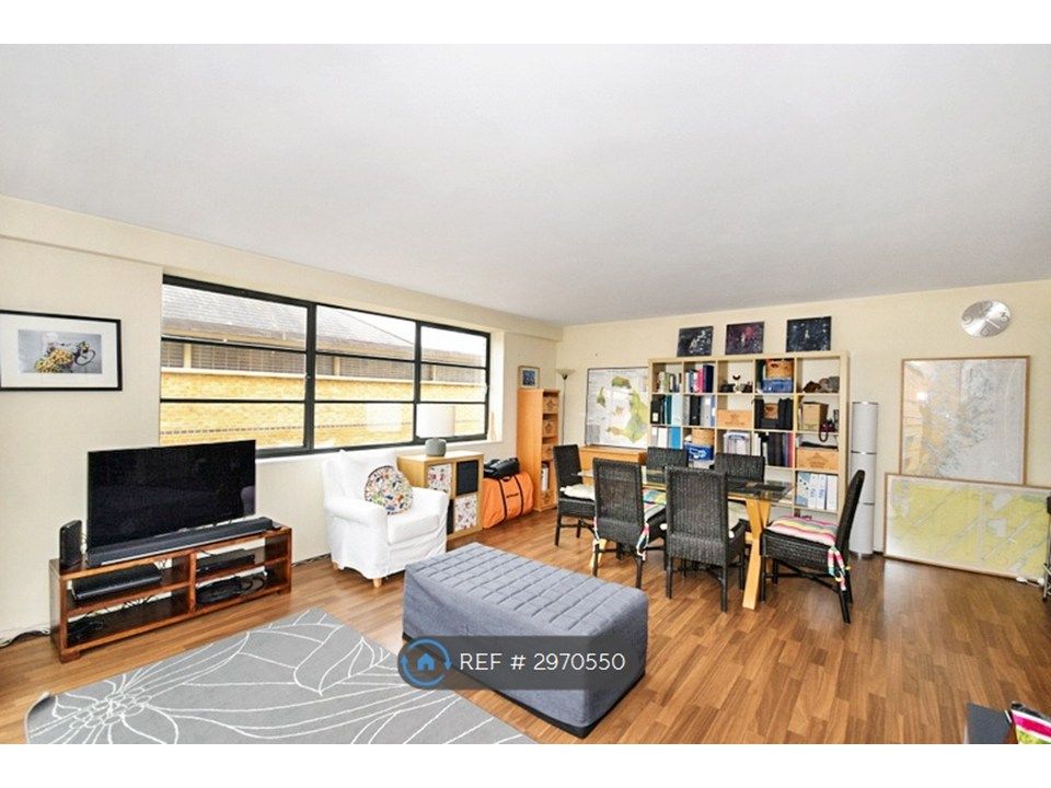 Property photo 2 of 11 Living Room