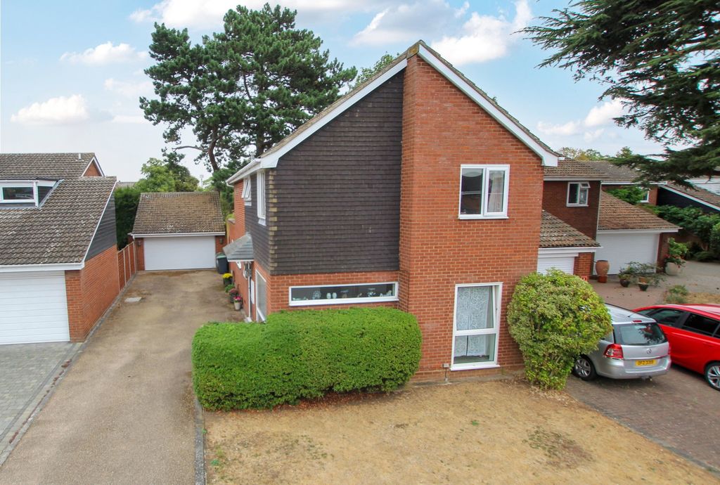4 bed detached house for saleCedar Gardens, Sandy, Bedfordshire SG19