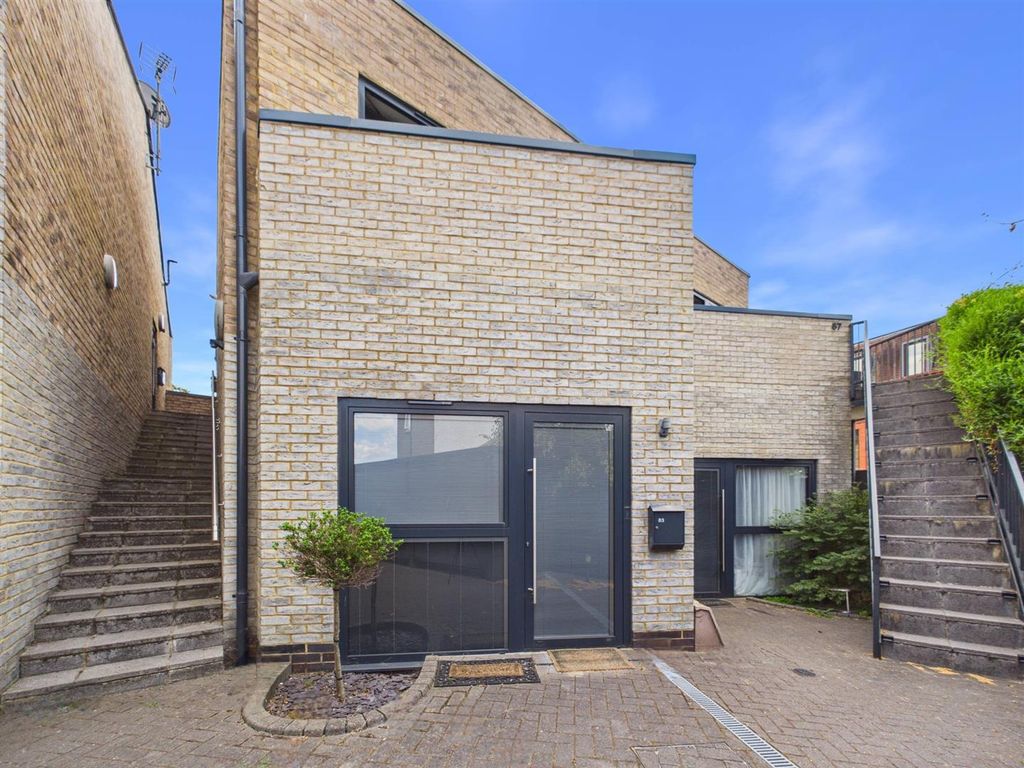 Property photo 1 of 16 Cam01563G0-Pr0299-Still021.Jpg