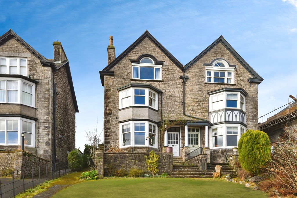 Property photo 1 of 24 01