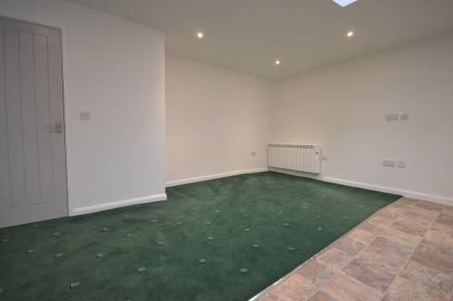 Property photo 2 of 5 .