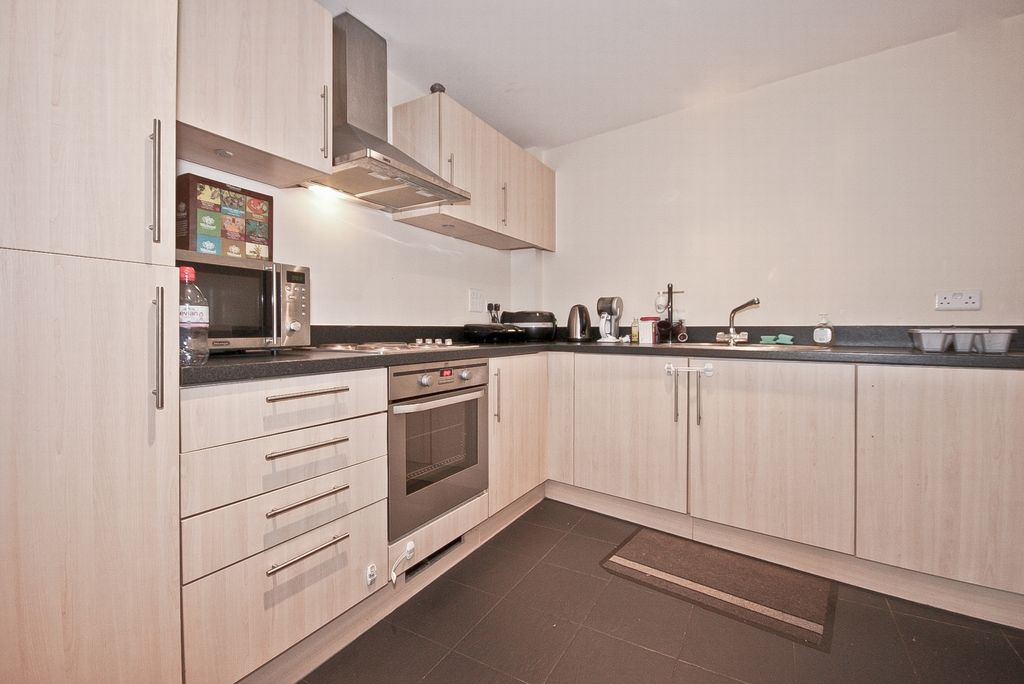Property photo 3 of 8 Kitchen