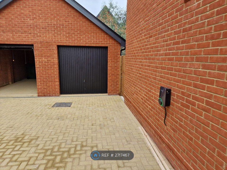 Property photo 2 of 17 Garage