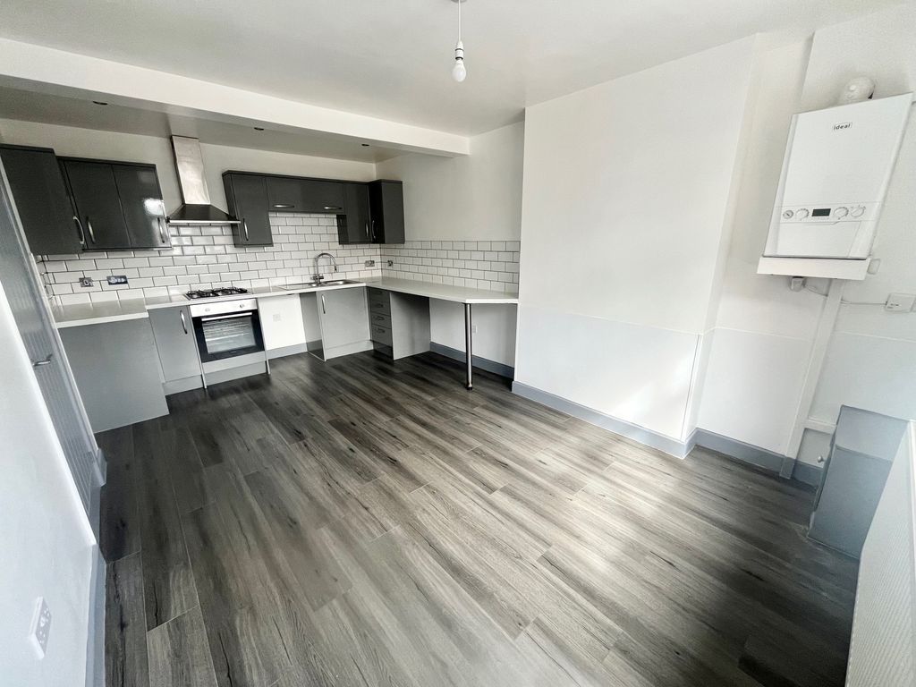 Property photo 2 of 7 Kitchen