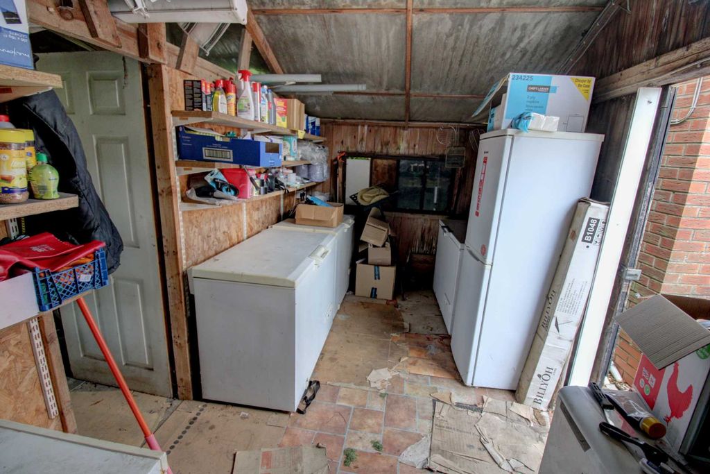 Property photo 3 of 17