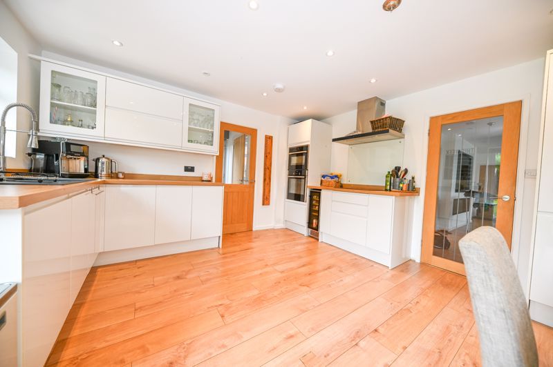 Property photo 1 of 17 Photo 9