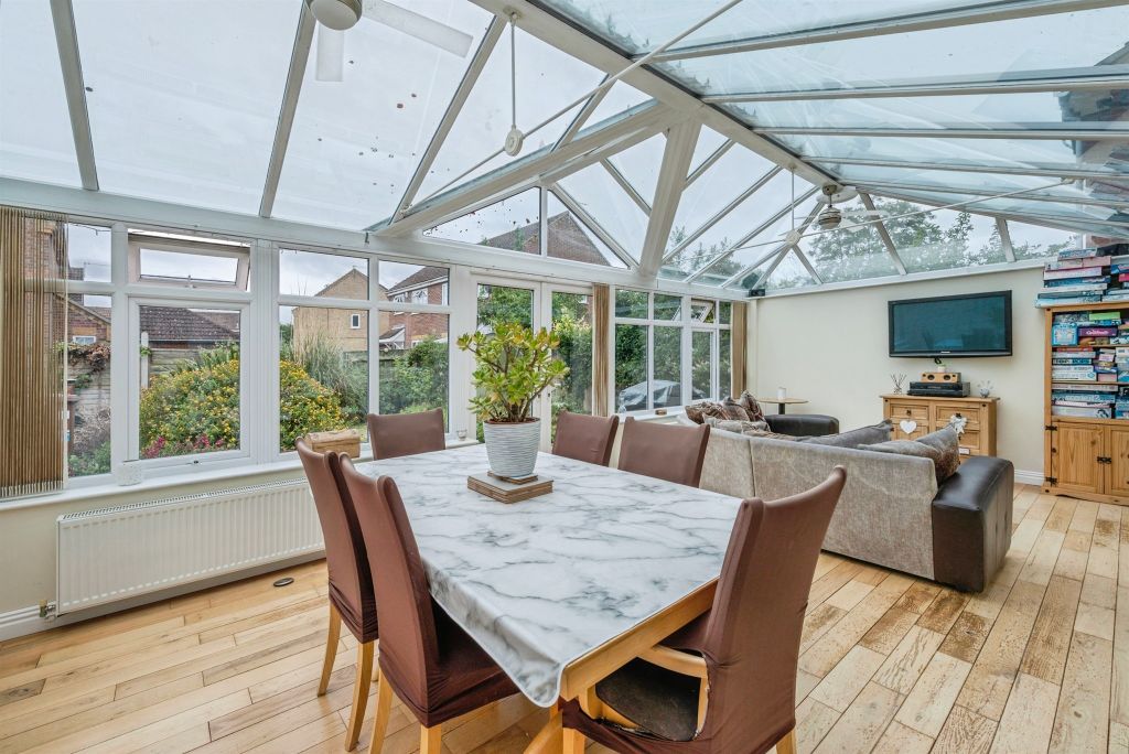 Property photo 3 of 18 Conservatory