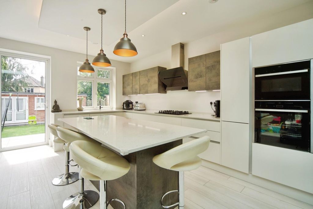 Property photo 3 of 16 Kitchen