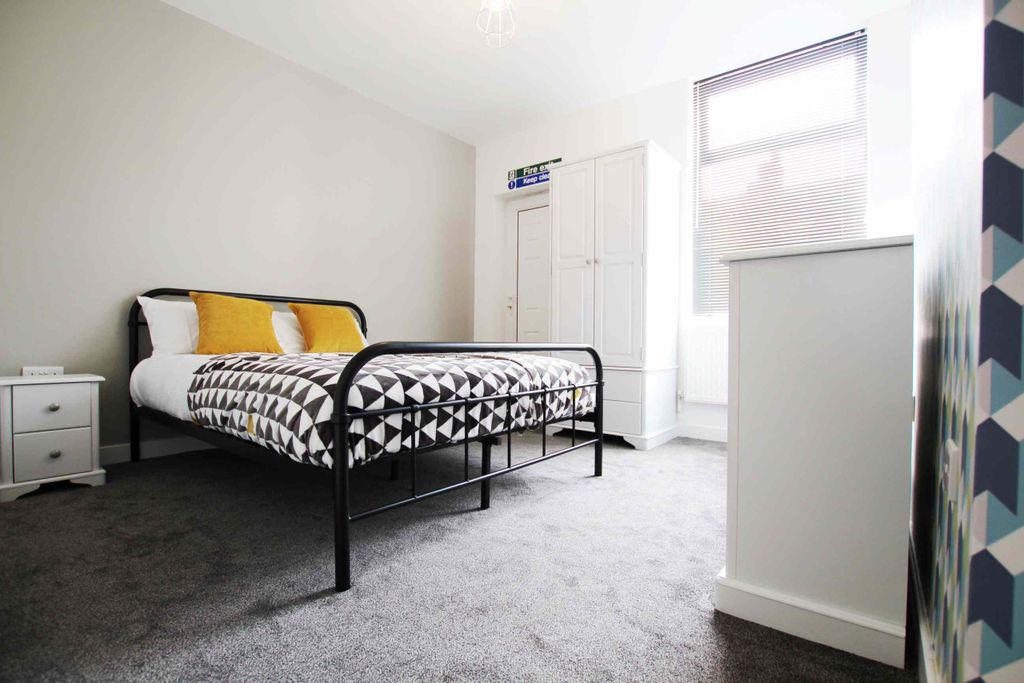 Property photo 3 of 14 1012