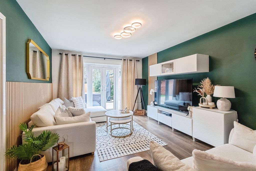 Property photo 2 of 20