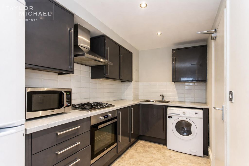 Property photo 2 of 14 Kitchen