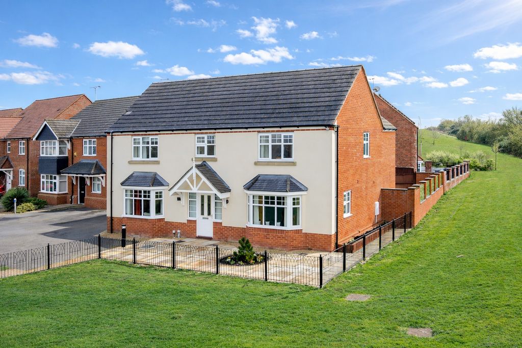 Property photo 1 of 28