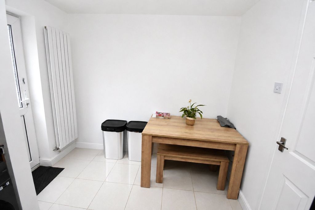 Property photo 3 of 10 Picture No. 02