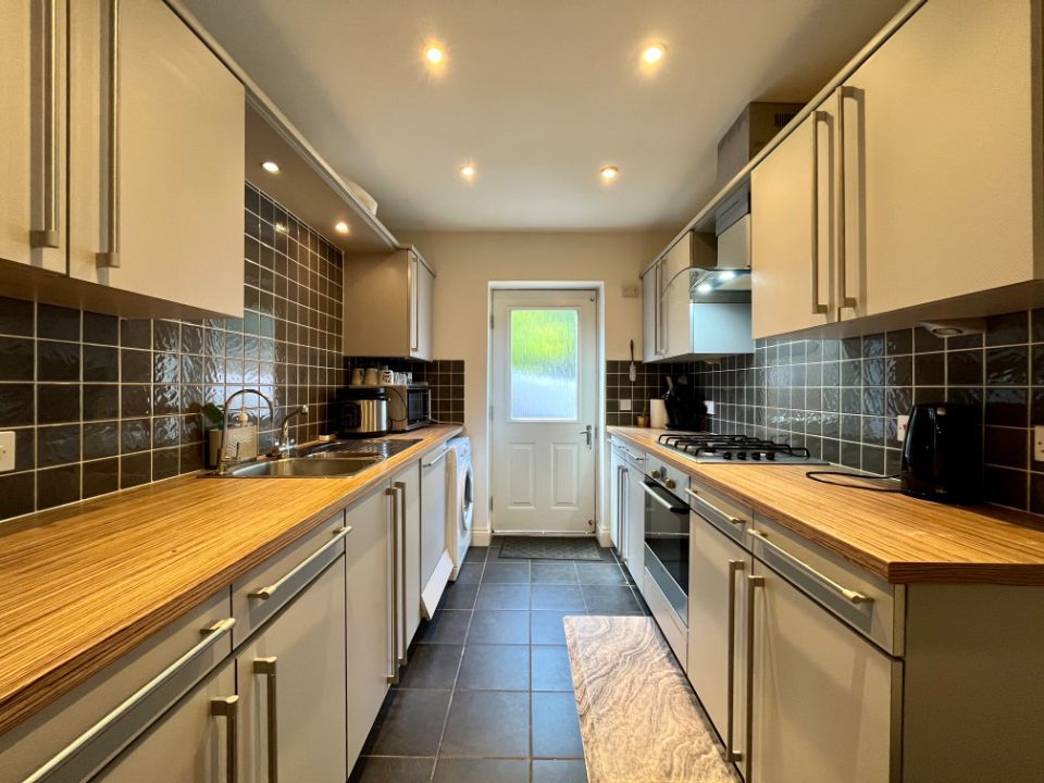 Property photo 2 of 14 Image00022