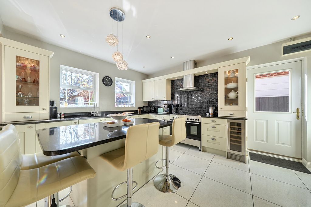 Property photo 2 of 20 Kitchen