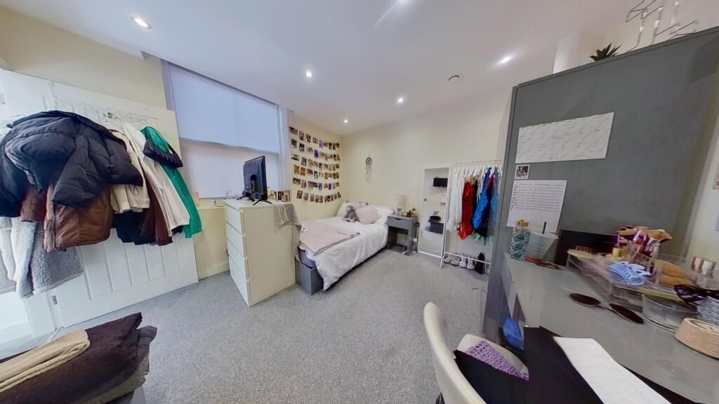 Property photo 1 of 14 Bright And Spacious Master Bedroom Featuring A Com...