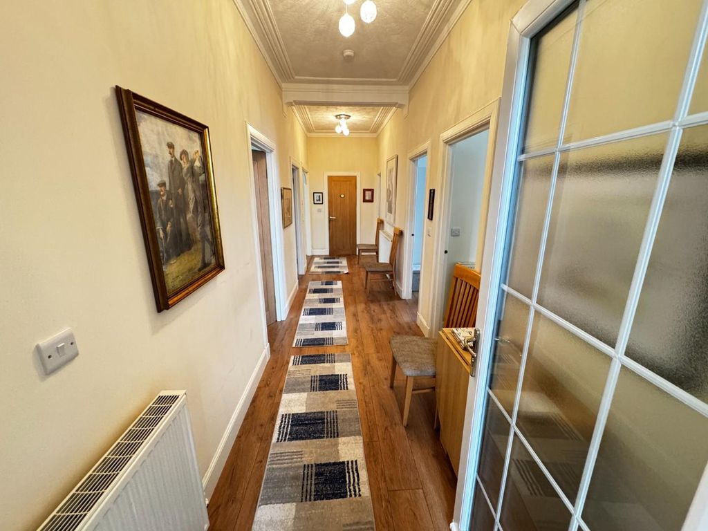 Property photo 2 of 33 Hall (L-Shaped)