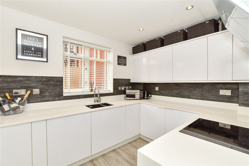 Property photo 2 of 14 Kitchen