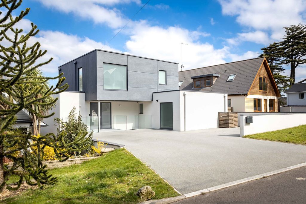 Property photo 2 of 44